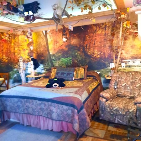 Bear Cove Inn Saint Ignace Buitenkant foto