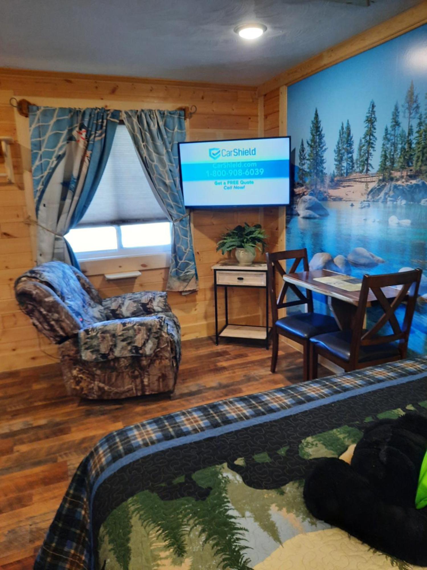 Bear Cove Inn Saint Ignace Buitenkant foto