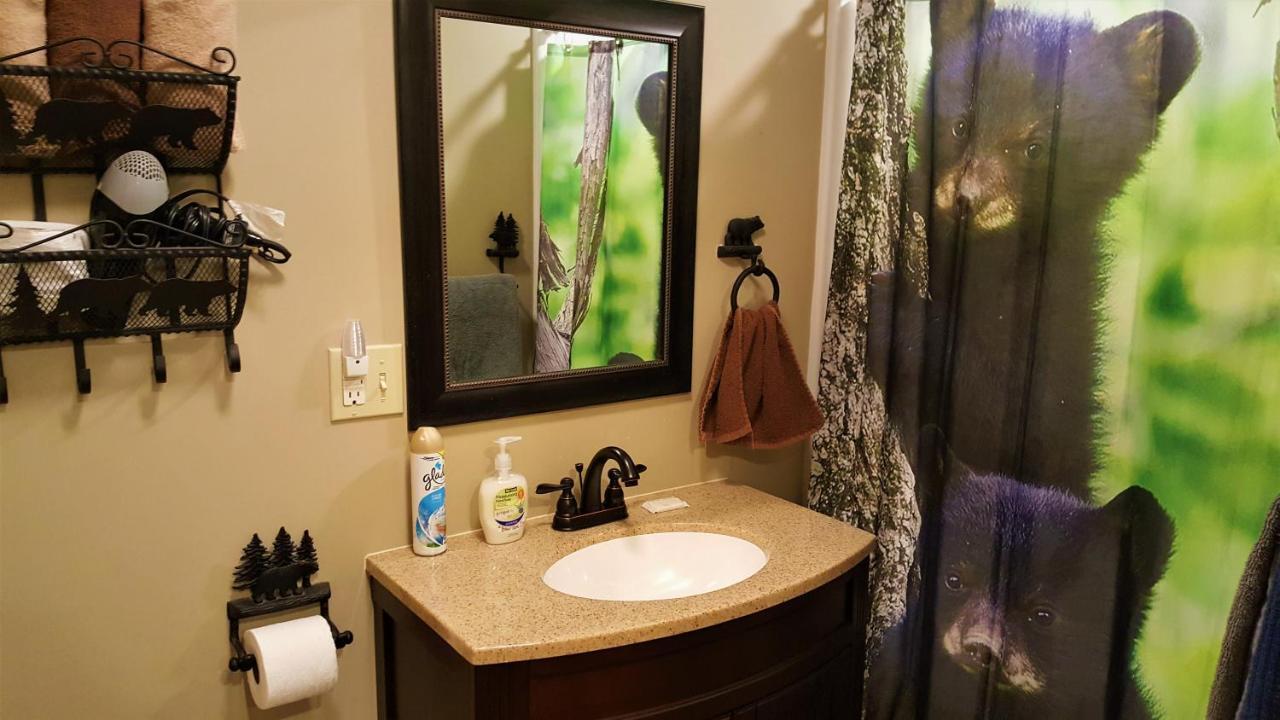 Bear Cove Inn Saint Ignace Buitenkant foto