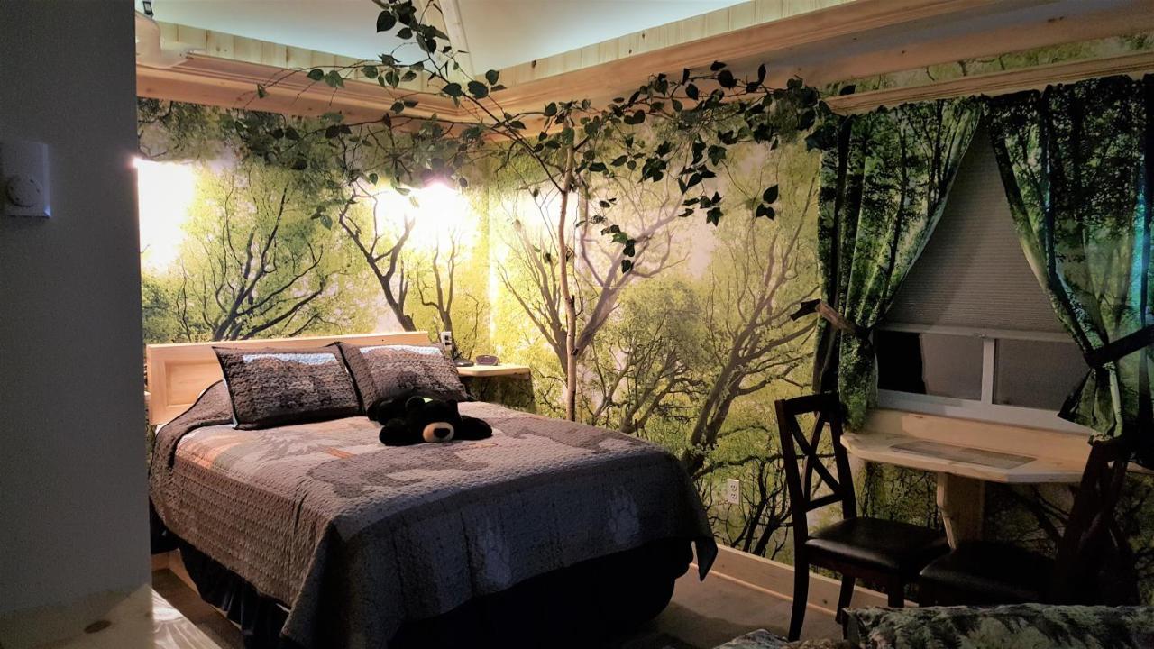 Bear Cove Inn Saint Ignace Buitenkant foto