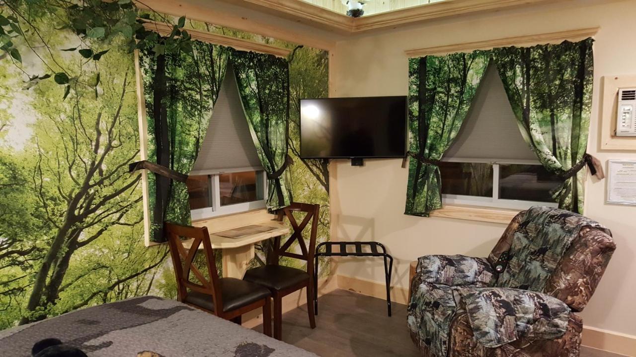 Bear Cove Inn Saint Ignace Buitenkant foto